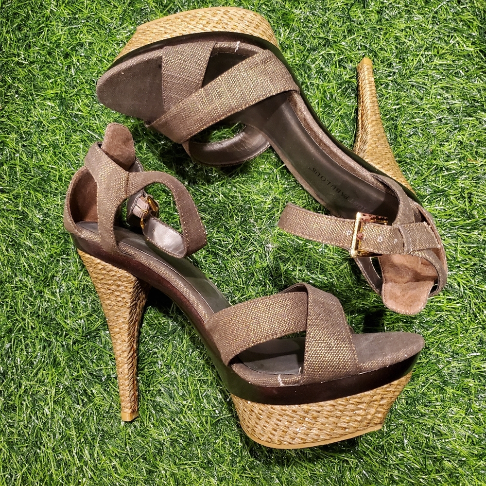 Size 10 JUST FAB NWOT Linen/Gold Metallic Heel